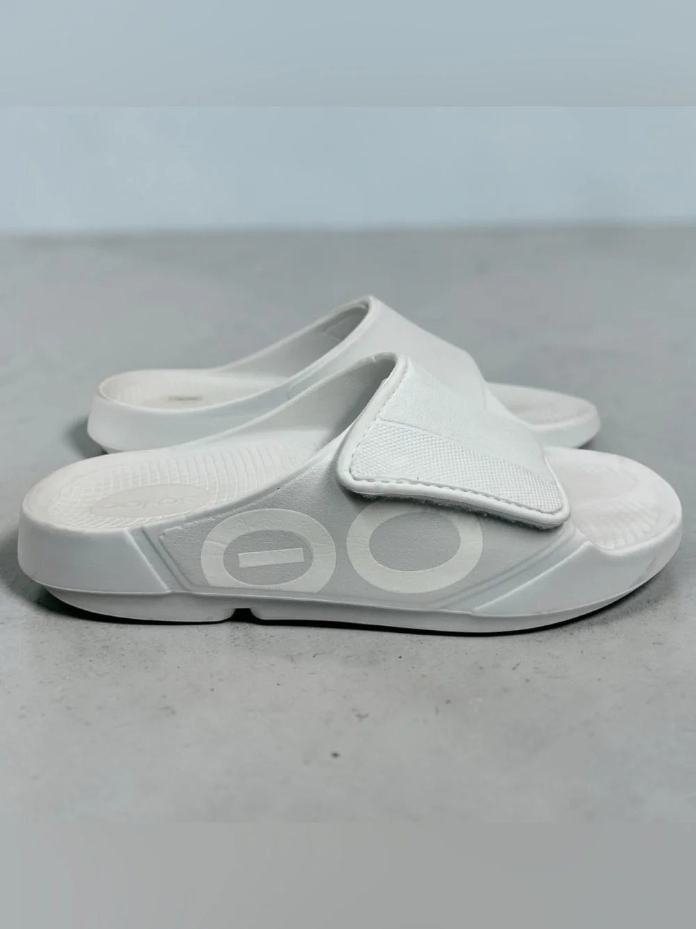 OOFOS OOahh Sport Flex Recovery Sandals Men’s 10 Women’s 12 Adjustable White